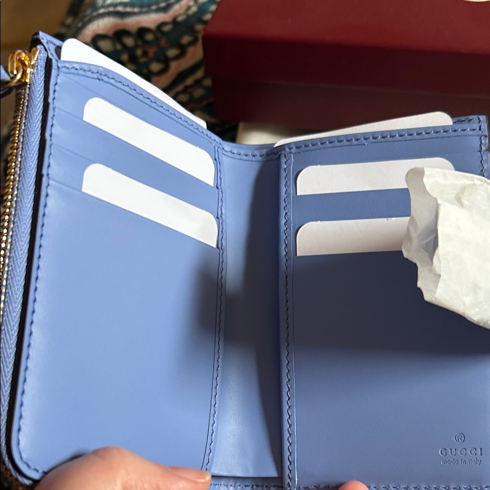 Gucci Periwinkle GG Embossed Zip Wallet - Picture 4 of 5